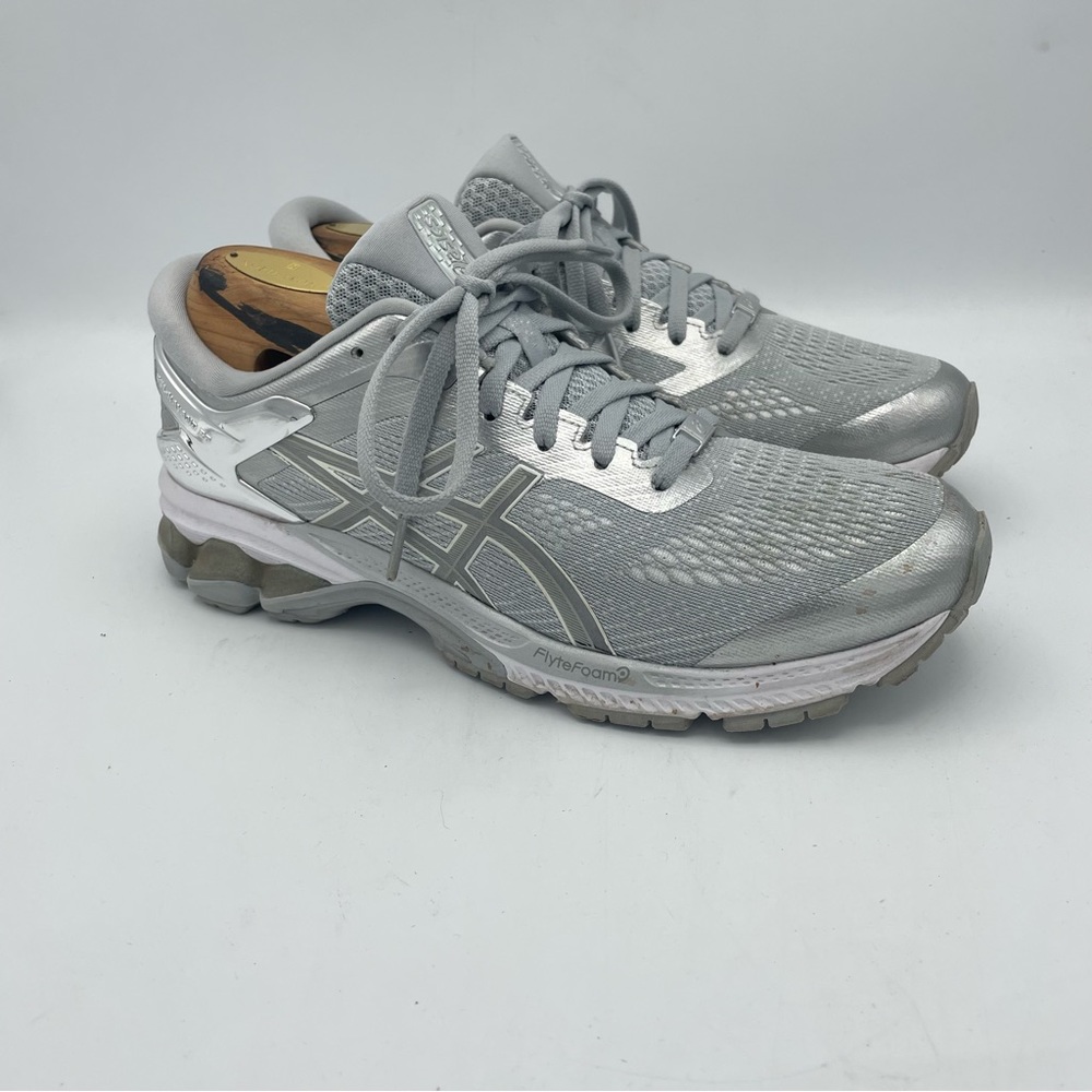 ASICS Gel-Kayano 26 Men’s Running Shoe Size 8.5 or 8.  Size says 10 but no way.